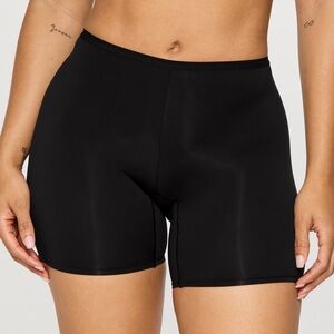 Fabletics Stretchy Fit Anti-Chafing Short iconic black size small NWT